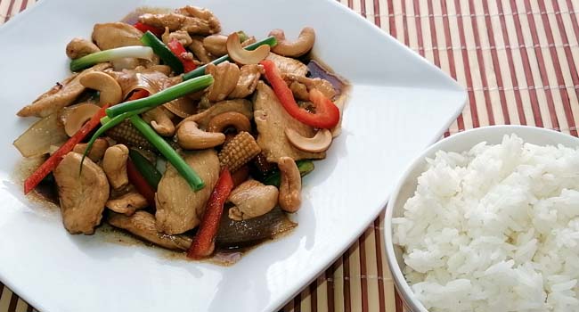 R6. Gai Pad Med Mamuang