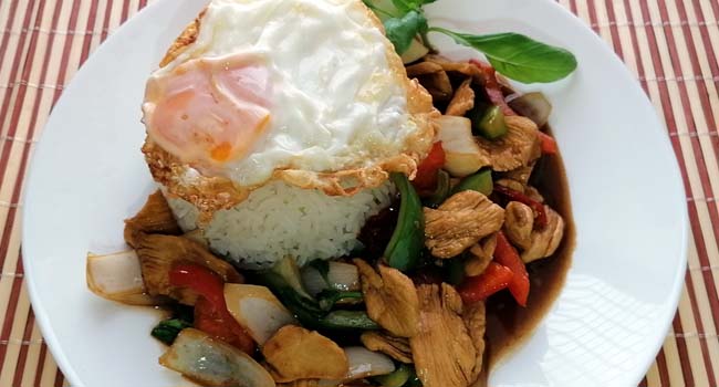 R4. Krapow Gai Khai Dao