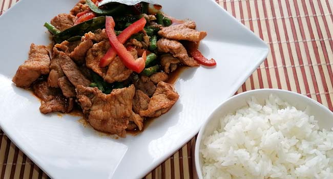 R10. Moo Pad Prik Khing